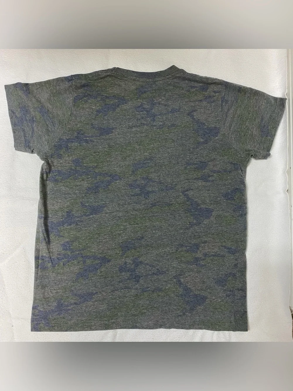 Camouflage T-shirt with 2022 Heart and Texas map print kids youth size small 6/7